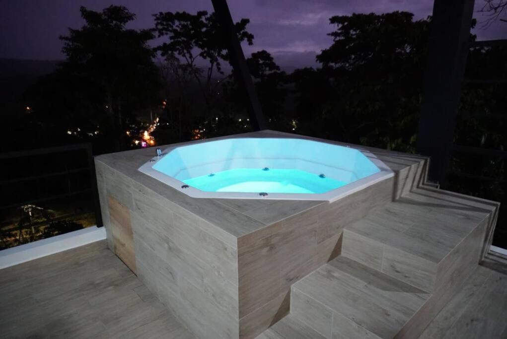 Suite Con Jacuzzi Y Vista Al Rio Napo 2 Planta Tena Esterno foto