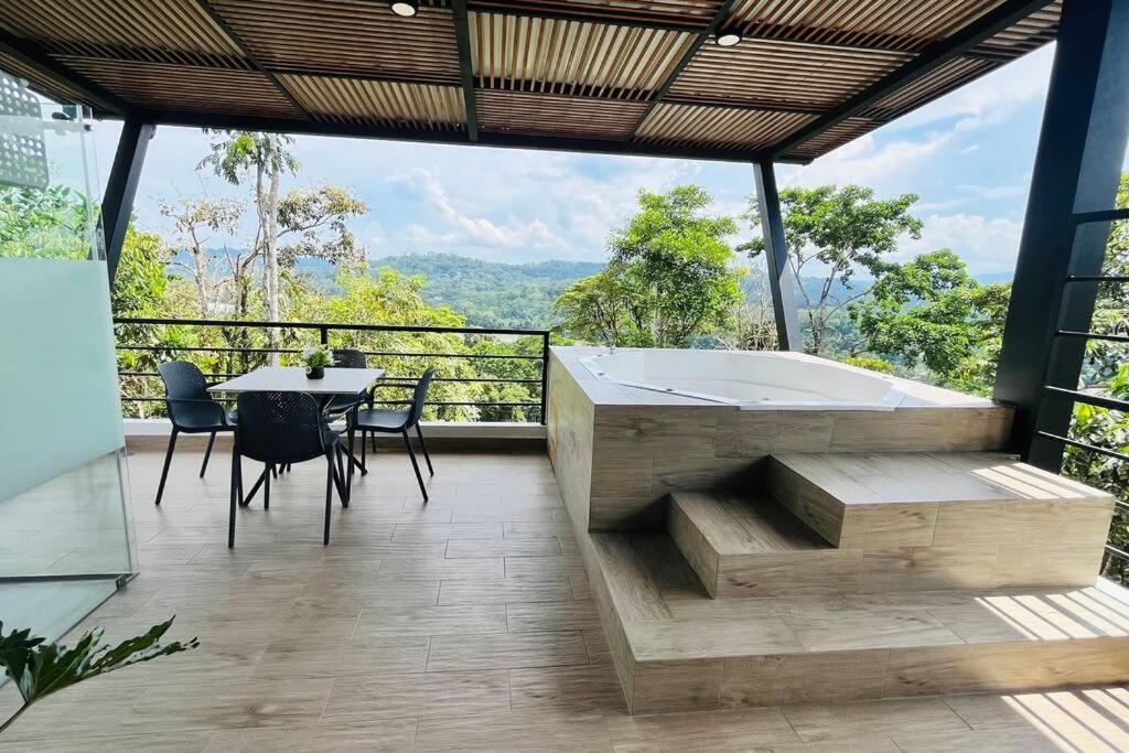 Suite Con Jacuzzi Y Vista Al Rio Napo 2 Planta Tena Esterno foto